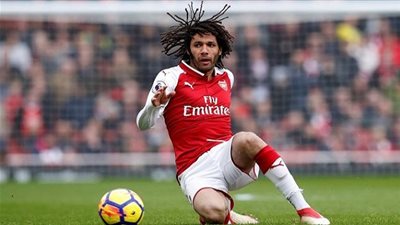 محمد النني على دكة أرسنال أمام ليستر سيتي