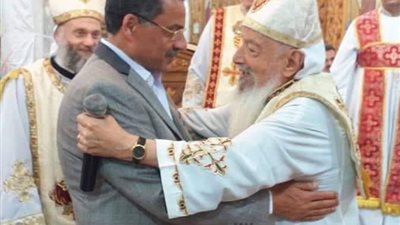 مساعد وزير الداخلية لمنطقة القناة يقدم التهنئة للأخوة الأقباط (صور)