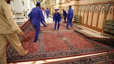  استبدال جميع سجاد المسجد الحرام استعدادا لشهر رمضان