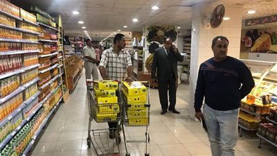 قبل شم النسيم.. ضبط 56 كرتونة رنجة منتهية الصلاحية في الخانكة (صور)