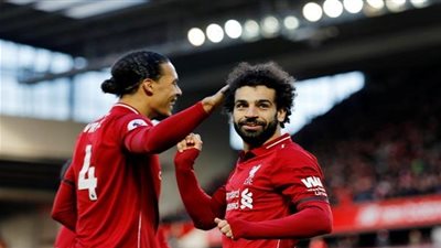 محمد صلاح يحذر فان ديك (صورة)