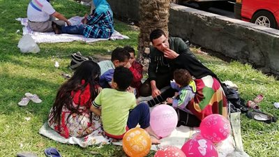 أجواء احتفال المصريين بشم النسيم في حديقة الفسطاط