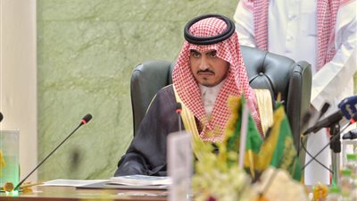 نائب أمير مكة يناقش تبادل الخبرات بين أمانتي الرياض وجدة