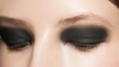 للعروس.. نصائح عند تطبيق الكحل الأسود 