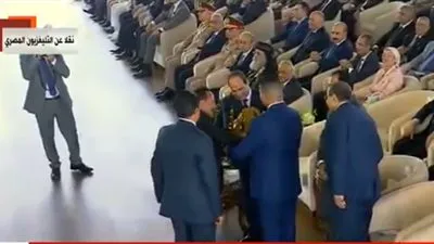 في عيدهم.. عمال مصر يهدون 