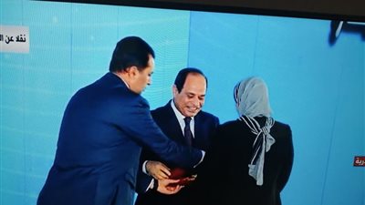 تعرف على السيرة الذاتية للمكرمين بوسام العمل من الرئيس السيسي 