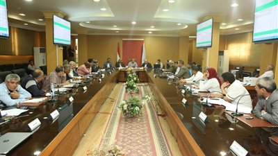 محافظ كفرالشيخ يناقش موقف تنفيذ مشروعات الخطة الاستثمارية للعام المالي 2018-2019   