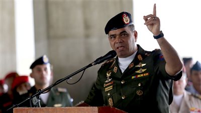 وزير الدفاع الفنزويلي يعلن الاستعداد لاستخدام السلاح