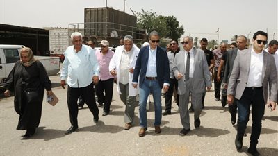 بسعة 30 ألف طن.. محافظ سوهاج يتفقد صومعة تخزين الأقماح بأولاد نصير (صور)