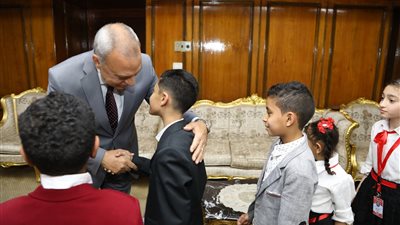 شاهد.. أطفال قنا يخترعون إنسانا آليا 