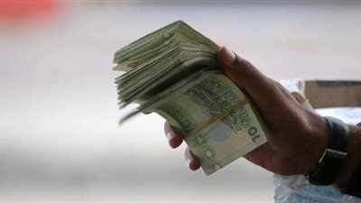 تونس.. الحكومة تواجه التوتر الاجتماعي بزيادة الرواتب