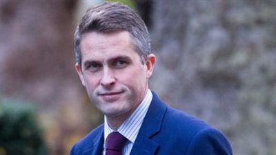 إقالة وزير الدفاع البريطاني على خلفية تسريب معلومات عن 