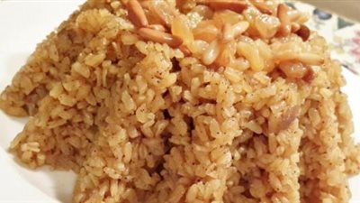 طريقة تحضير أرز بالخلطة والمكسرات (فيديو)