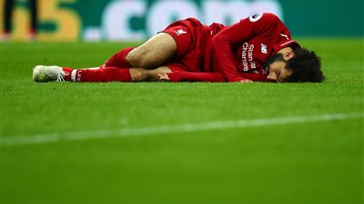 عاجل.. تفاصيل إصابة محمد صلاح أمام نيوكاسل (صور)