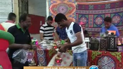 أهلا رمضان.. اقبال كثيف على شراء الفوانيس بالغردقة (فيديو)