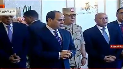 السيسي يتفقد المشروعات التي تم افتتاحها.. ويستمع لـ شرح مفصل عنها