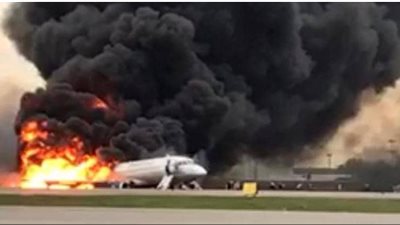 تفاصيل احتراق طائرة روسية خلال هبوطها فى موسكو