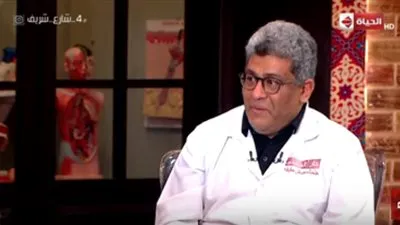 أحمد عوض الله يبكي على الهواء بسبب شريف مدكور