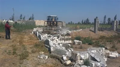 حملة لإزالة التعديات على الأراضي الزراعية في كفرالشيخ (صور)  