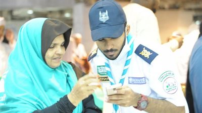 جمعية الكشافة تبدأ أعمالها بالحرم المكي في خدمة المعتمرين والزوار