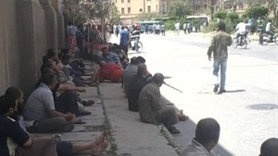 إنهاء إضراب عمال شركة غزل المحلة بعد وعود الإدارة بصرف الرواتب (صور)