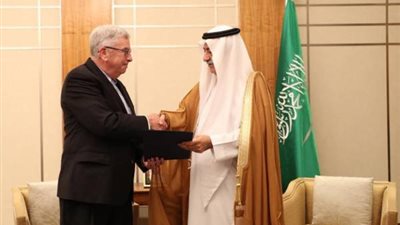 العساف يتسلم نسخة من أوراق اعتماد سفير أمريكا