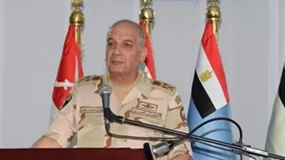 وزير الدفاع يلتقى مقاتلى المنطقة الجنوبية العسكرية (فيديو)