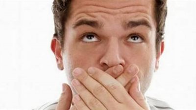 طبيب أسنان: تناول هذا المشروب يُخفف من رائحة الفم وقت الصيام