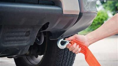 نصائح هامة على السائق اتباعها عند سحب سيارة معطلة