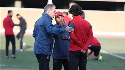 لاسارتي يسعى للتخلص من نجم الأهلي 