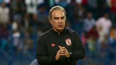 قرار مفاجئ من لاسارتي بشأن حراس الأهلي