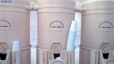 حكاية زمزم: السقاية من أقبية المسجد الحرام إلى المصانع الحديثة