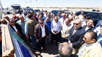  وزير الإسكان يتفقد التشغيل التجريبى لمحور 30 يونيو بالكامل