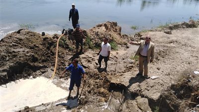 إصلاح كسر خط مياه الشرب في الإسماعيلية (صور)