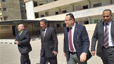 محافظ الإسكندرية يتابع سير امتحانات الشهادة الإعدادية