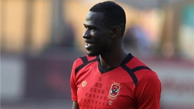 مدافع الأهلي السابق يقترب من الرجاء المغربي