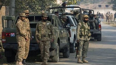 قوات باكستانية تمشط فندقا بعد هجوم قتل خمسة أشخاص
