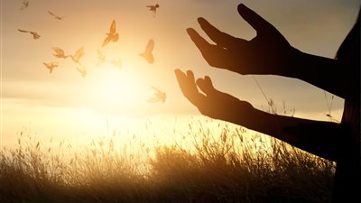 قبل أذان المغرب.. دعاء اليوم الثامن من رمضان 1440