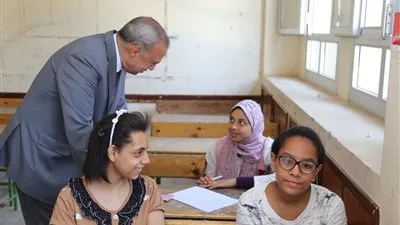 محافظ قنا: توفير الجو المناسب للطلاب لأداء الامتحانات (صور) 