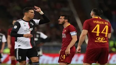 نجم روما يستفز رونالدو.. ورد عنيف من كريستيانو