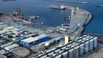 عودة حركة العمل في ميناء الفجيرة الإماراتي بشكل طبيعي