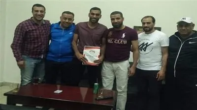 السكة الحديد يتعاقد مع عمرو حسين