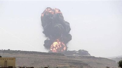 التحالف العربي يقصف مواقع الحوثيين في حجة بغارات مكثفة