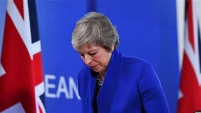 ماي تتعرض لضغوط للتخلي عن مفاوضات بريكست مع حزب العمال