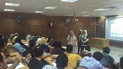 عميد تمريض المنصورة تلتقي بطلاب برنامج بكالوريوس التمريض المكثف