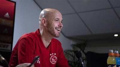 عاجل.. مدرب أياكس يرد على أنباء خلافة فالفيردي في برشلونة