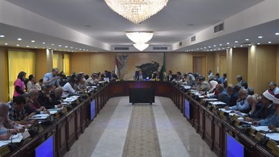 محافظ الفيوم: سحب أراضي أملاك الدولة من المنتفعين حال التراخي فى الرسوم