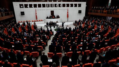 توقيف رجل وامرأة حاولا احتجاز رهائن داخل البرلمان التركي