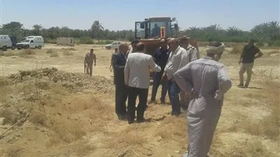 الوادي الجديد تشن حملة لإزالة العيون الجوفية المخالفة بواحة الخارجة (صور)