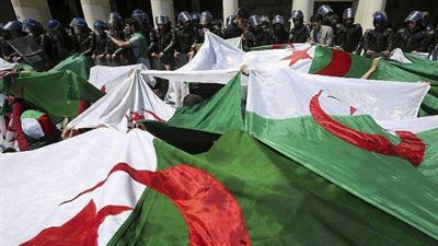 إصابة 24 ضابط شرطة في مظاهرة للعاطلين عن العمل في الجزائر